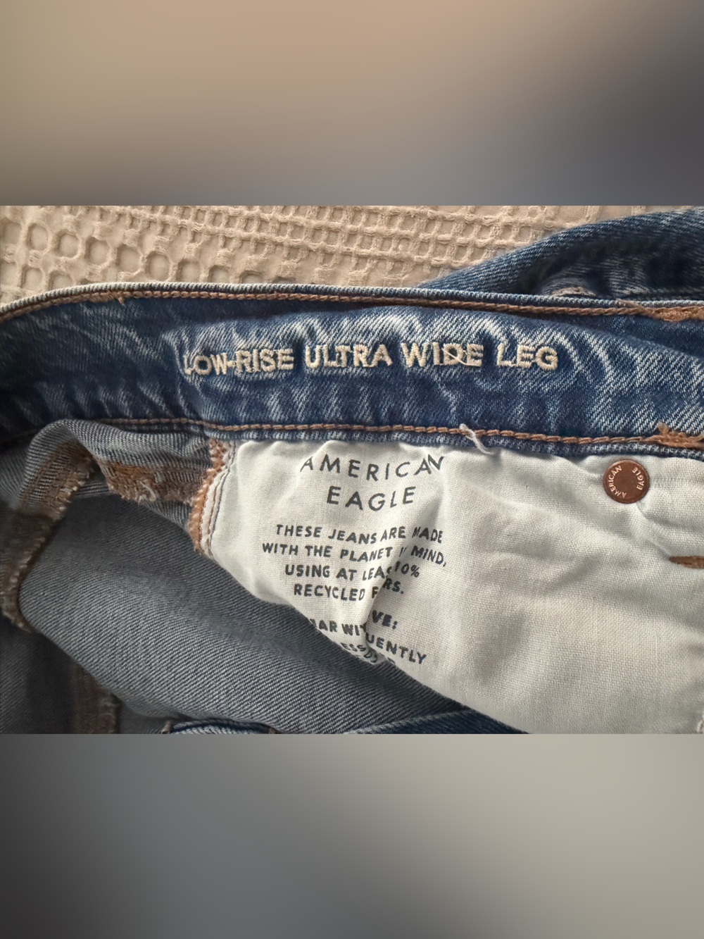 American Eagle Low-Rise Baggy Ultra Wide-Leg Jeans 0 - Picture 6 of 10
